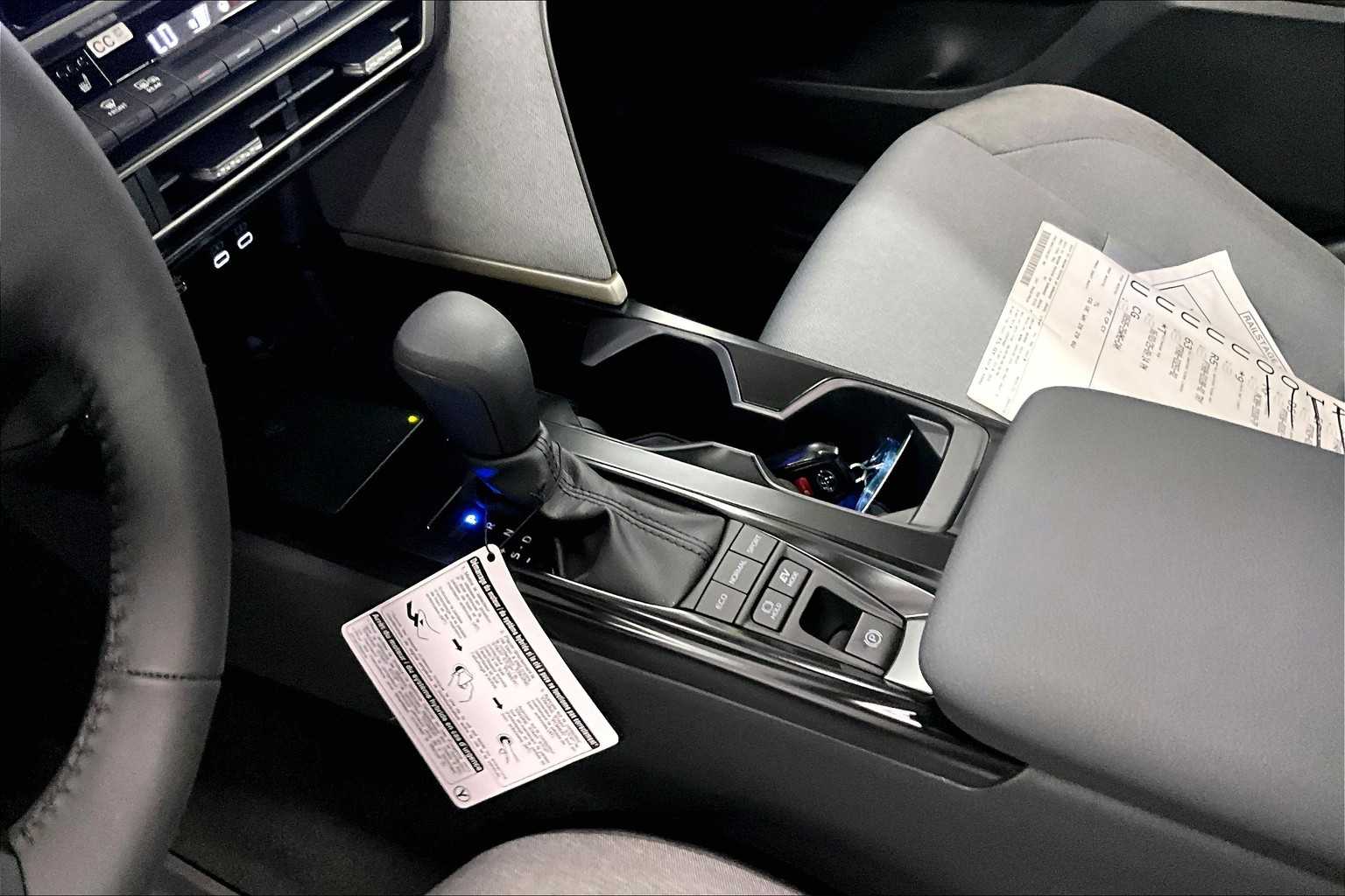 2025 Toyota Camry LE - Photo 14