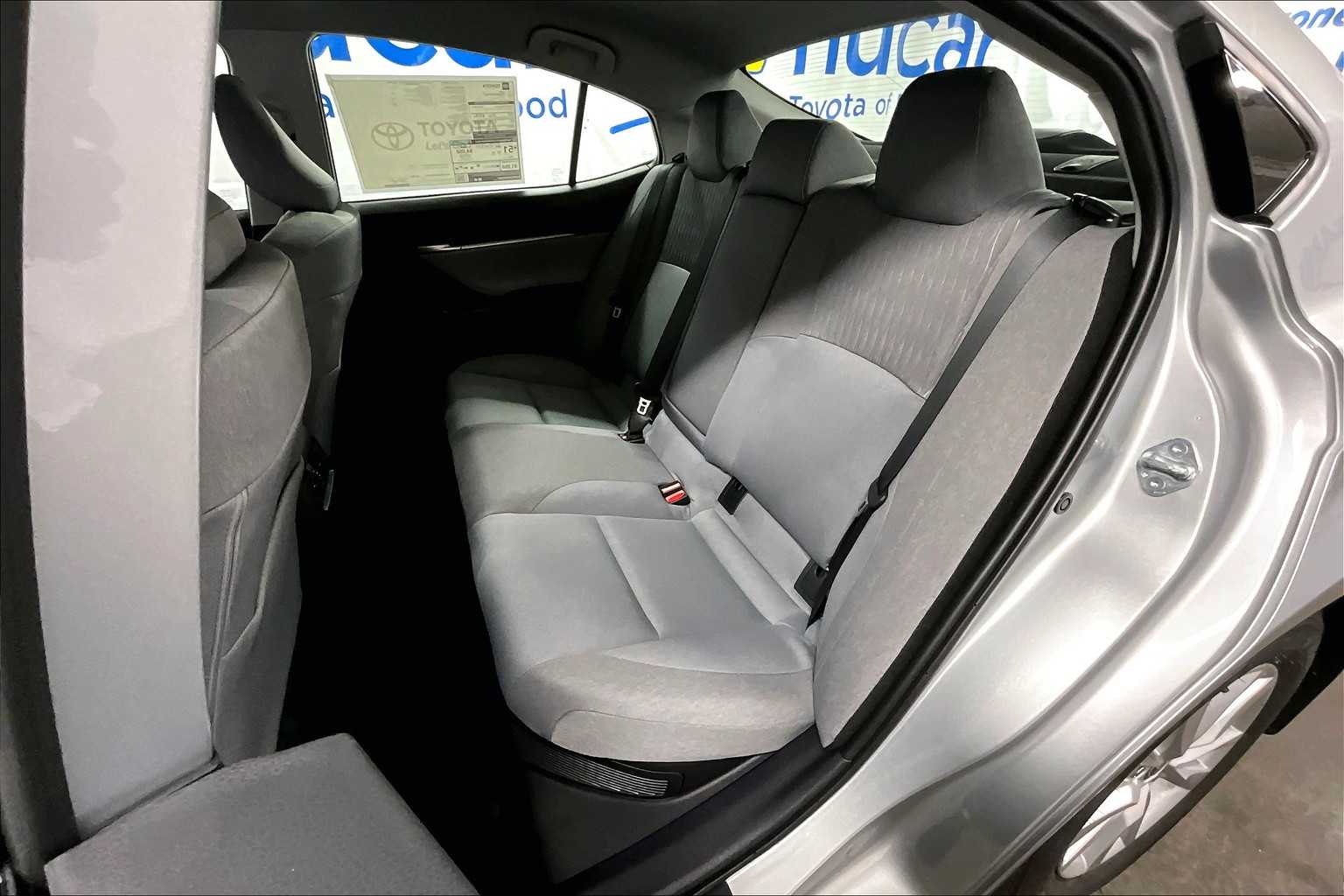 2025 Toyota Camry LE - Photo 15