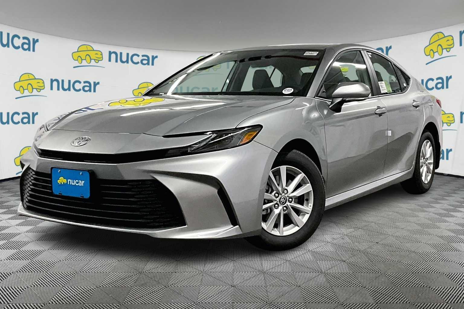 2025 Toyota Camry LE - Photo 4