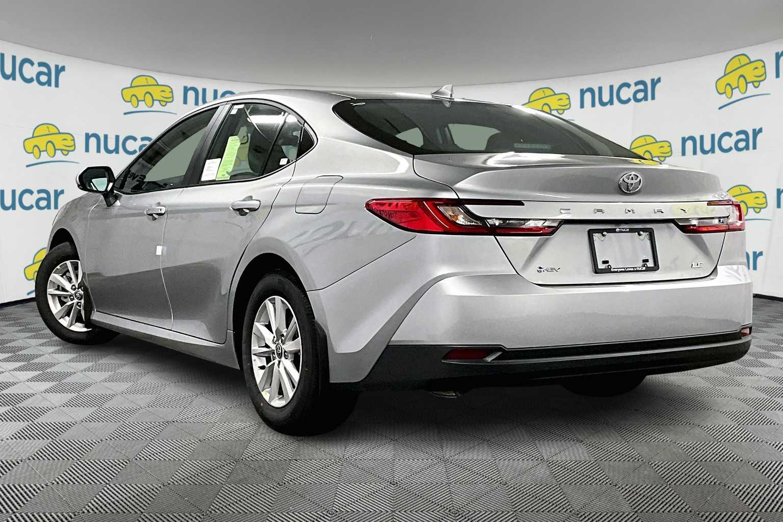 2025 Toyota Camry LE - Photo 5