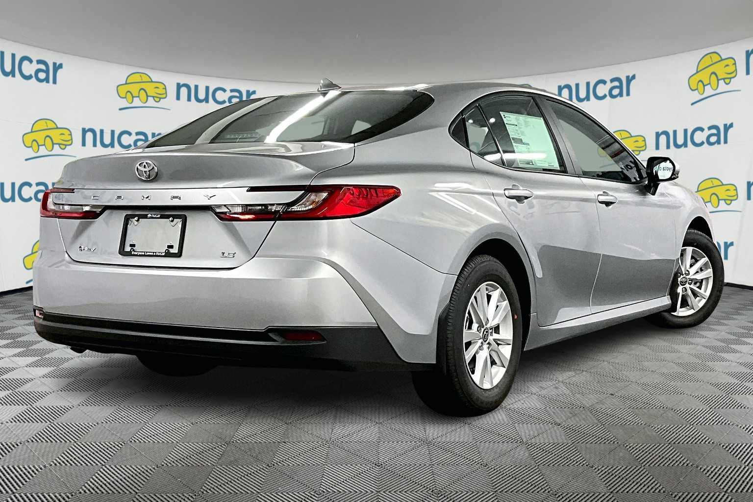 2025 Toyota Camry LE - Photo 7