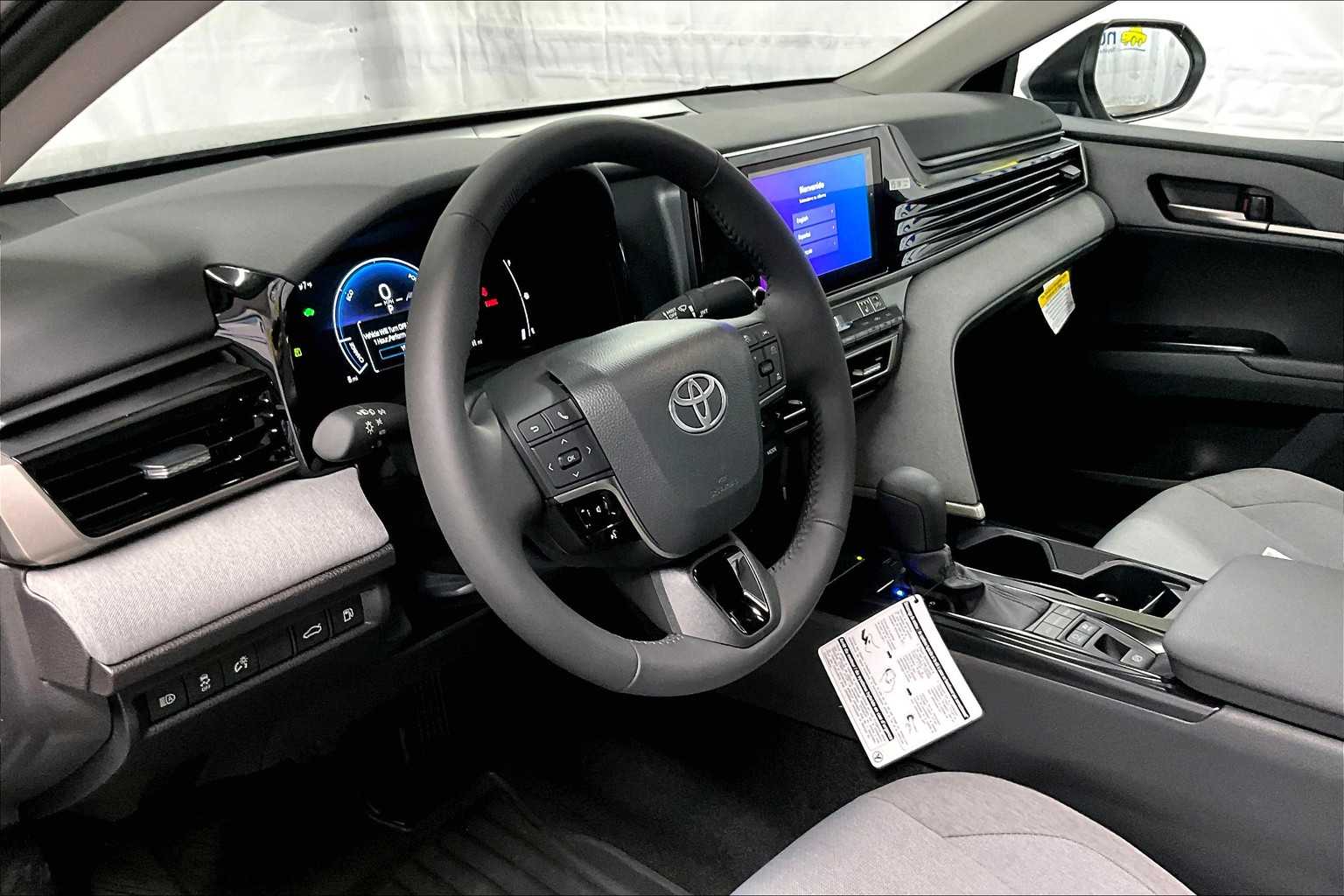 2025 Toyota Camry LE - Photo 9