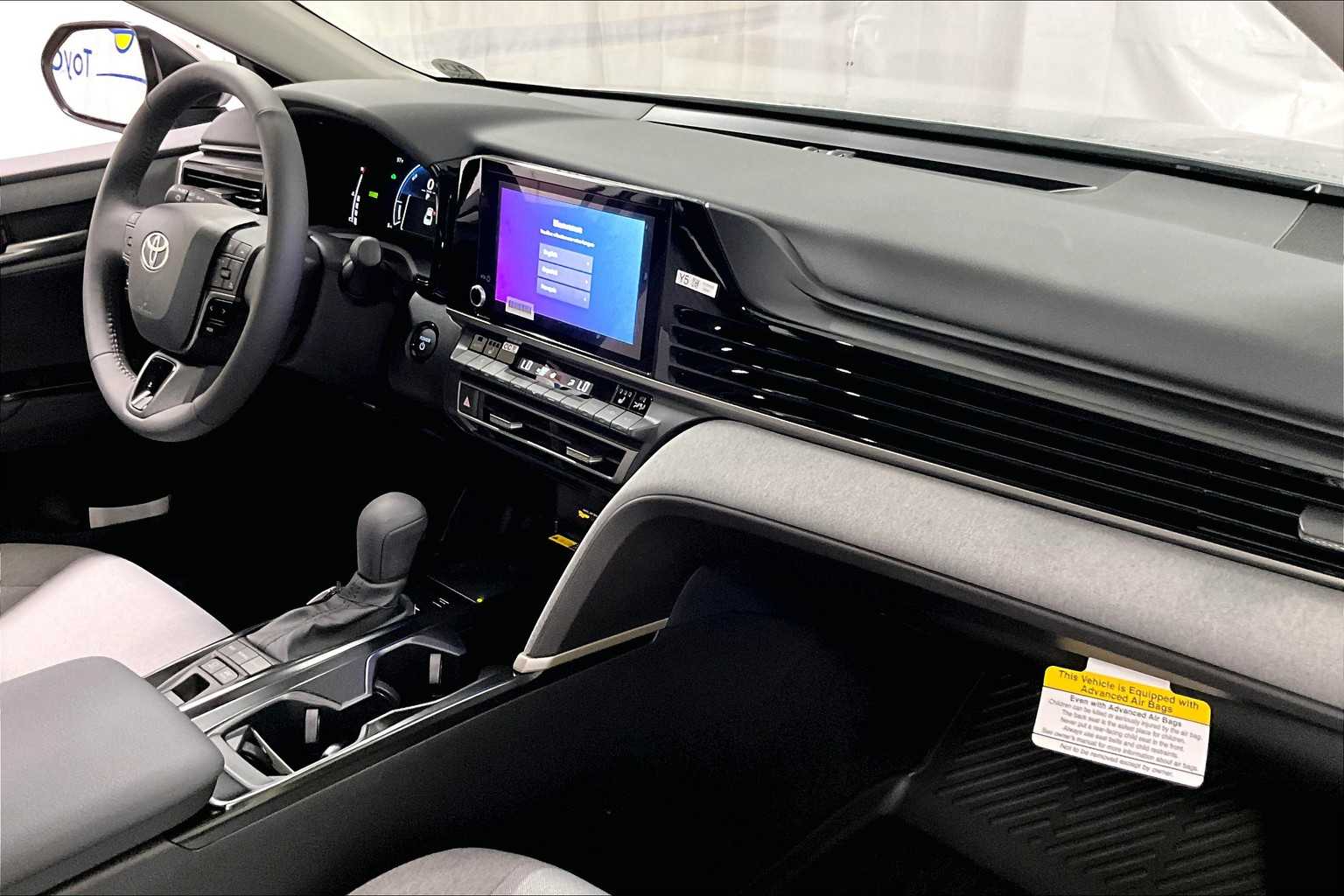 2025 Toyota Camry LE - Photo 10