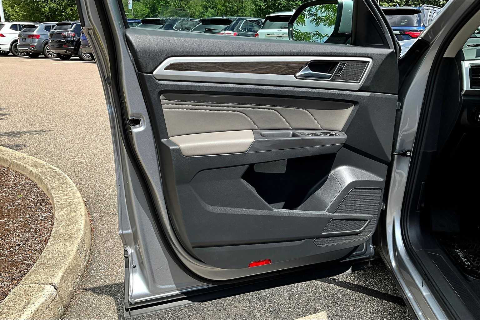 2022 Volkswagen Atlas 2.0T SE - Photo 9