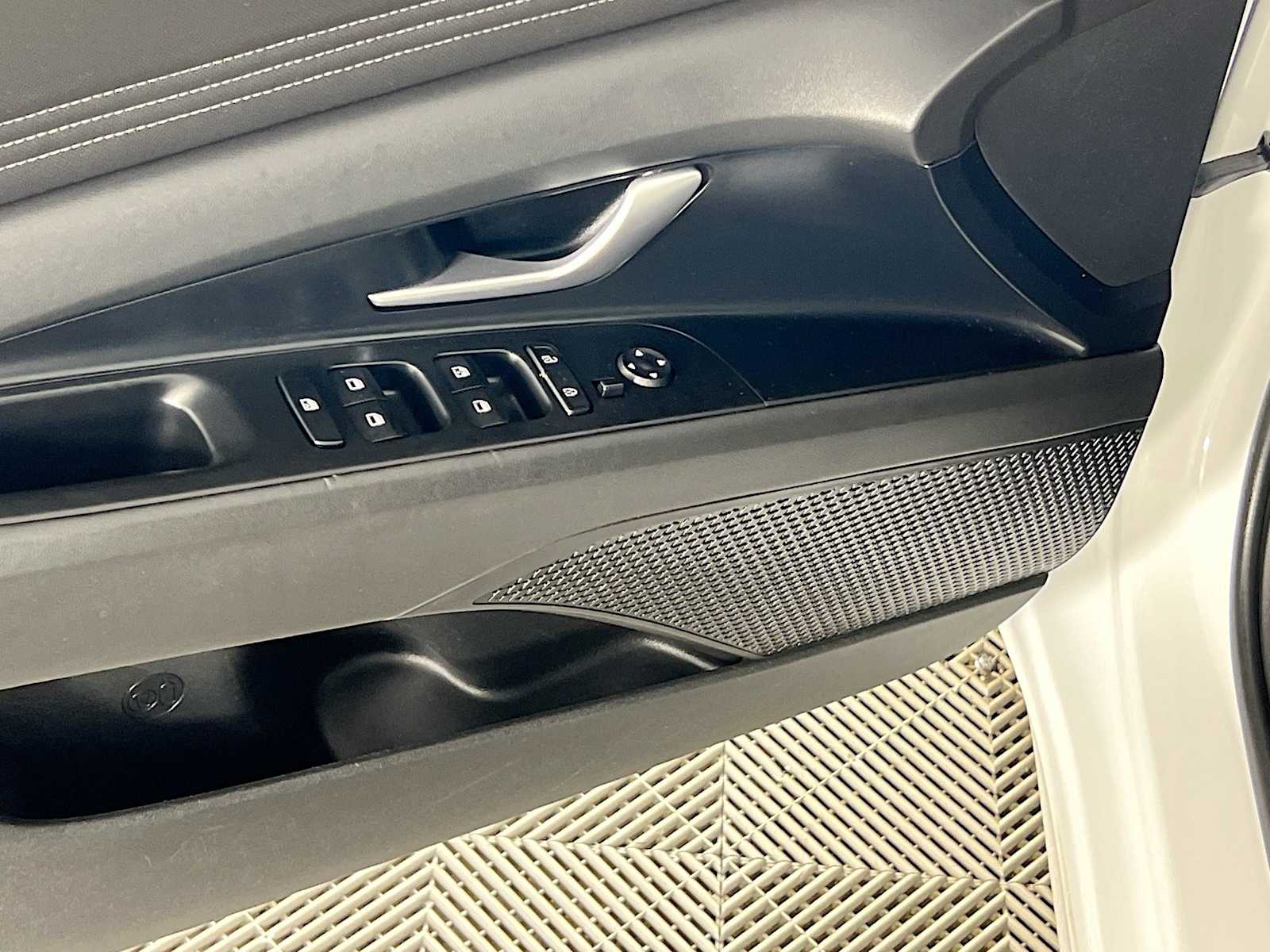2022 Hyundai Elantra SEL - Photo 18