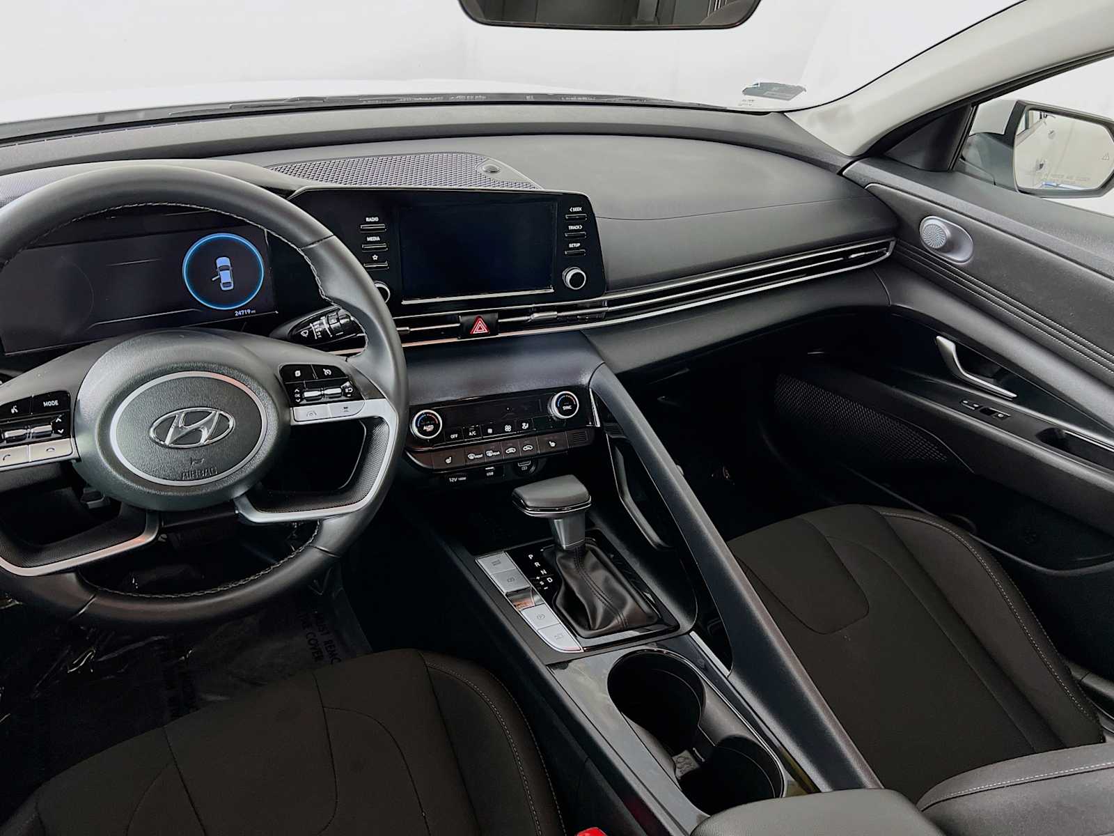 2022 Hyundai Elantra SEL - Photo 23