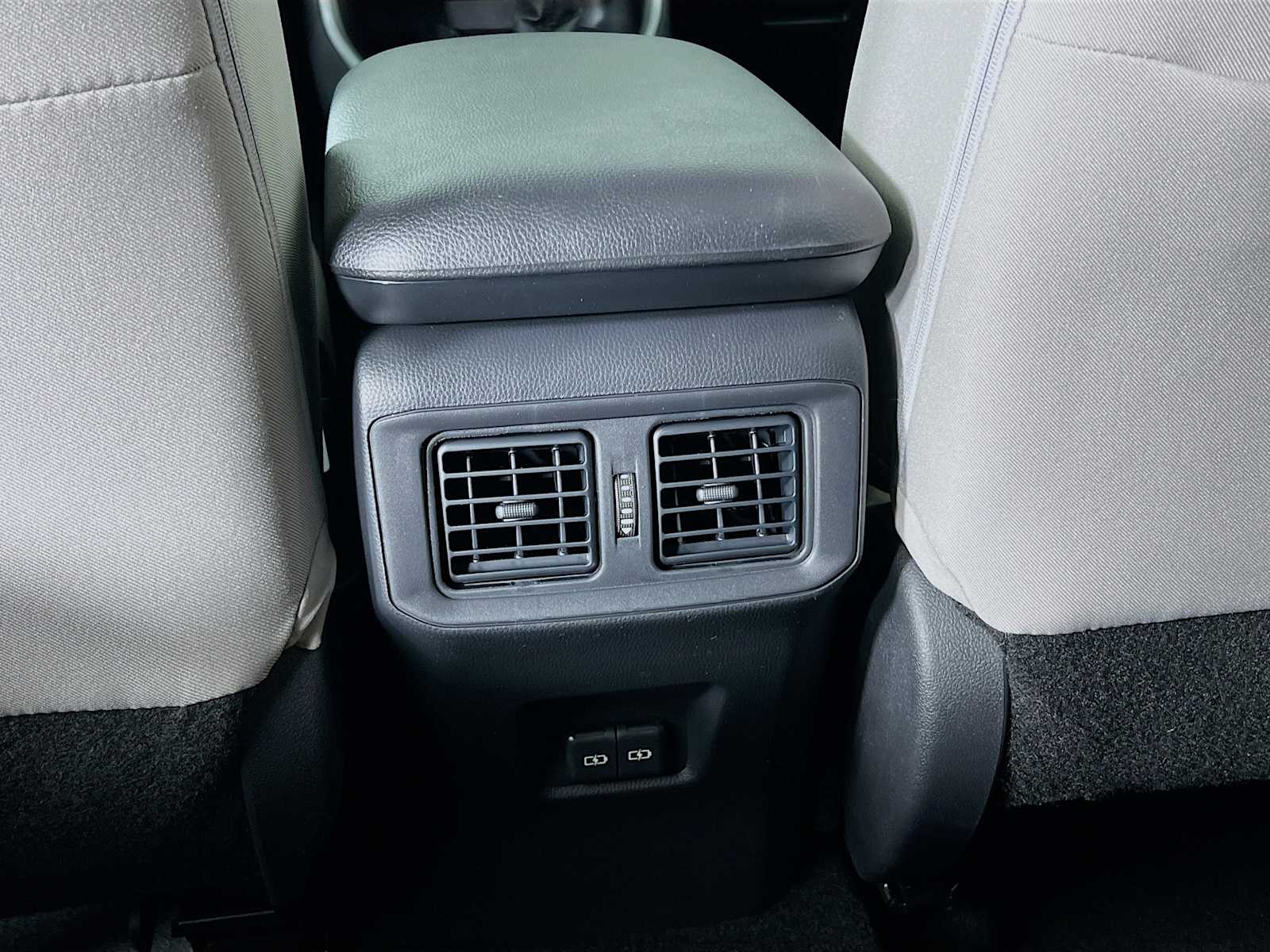2025 Toyota RAV4 XLE - Photo 14