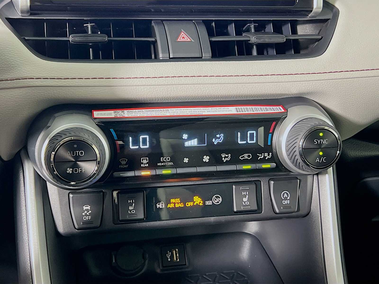 2025 Toyota RAV4 XLE - Photo 10