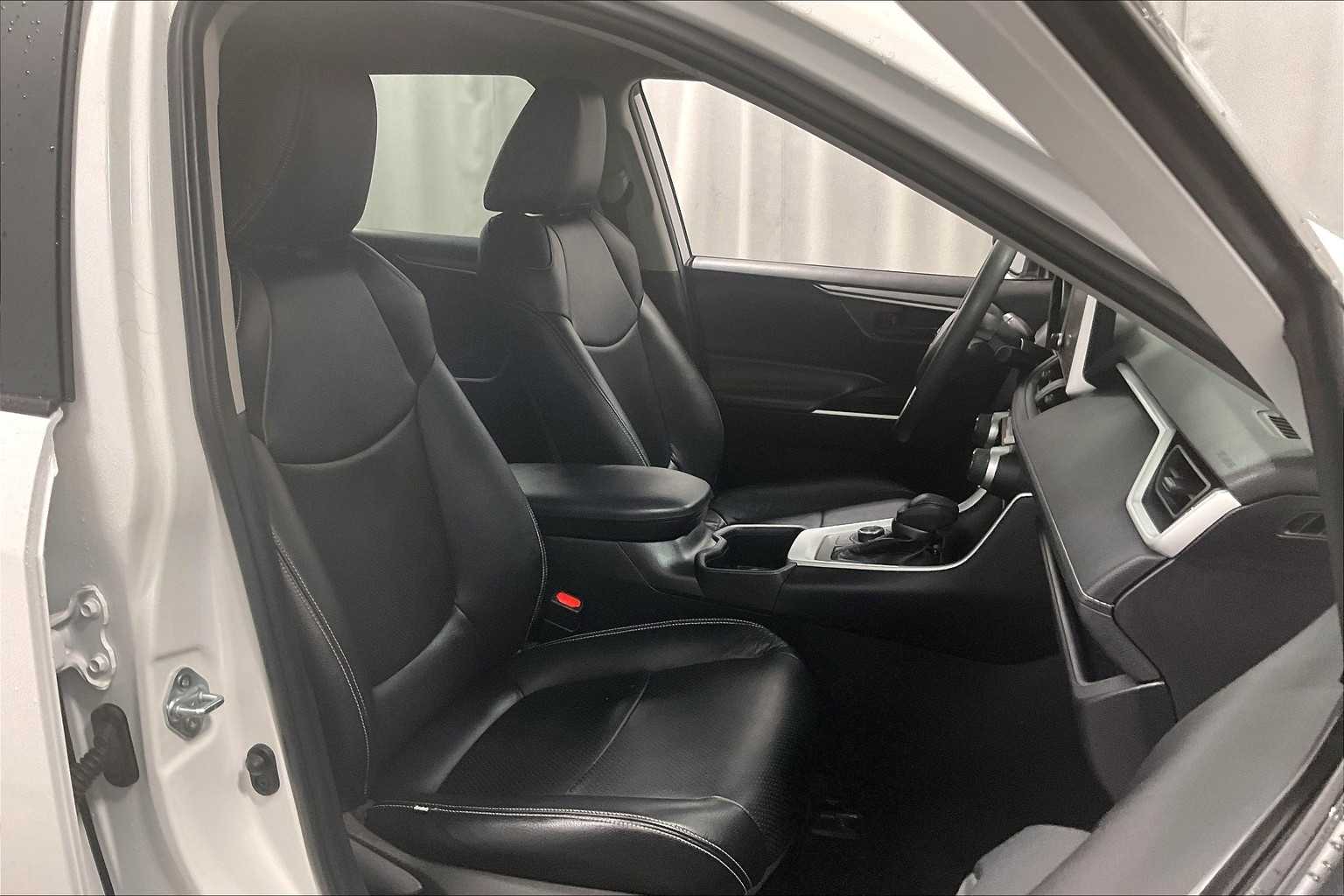 2024 Toyota RAV4 Hybrid LE - Photo 11