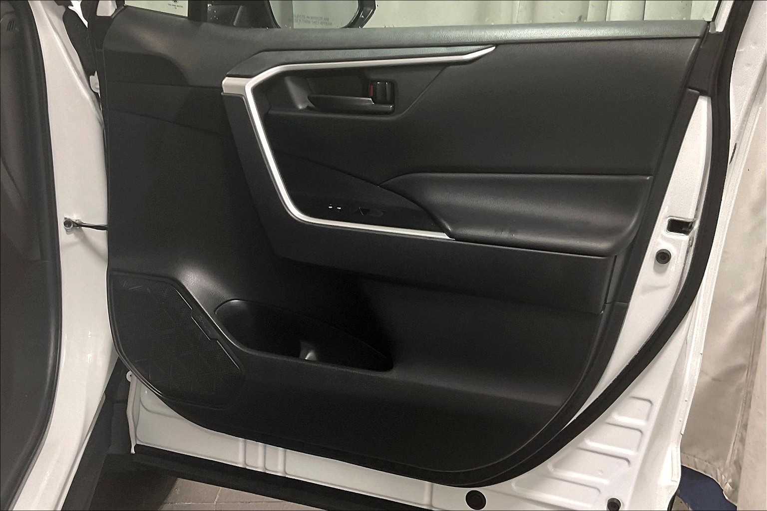 2024 Toyota RAV4 Hybrid LE - Photo 12