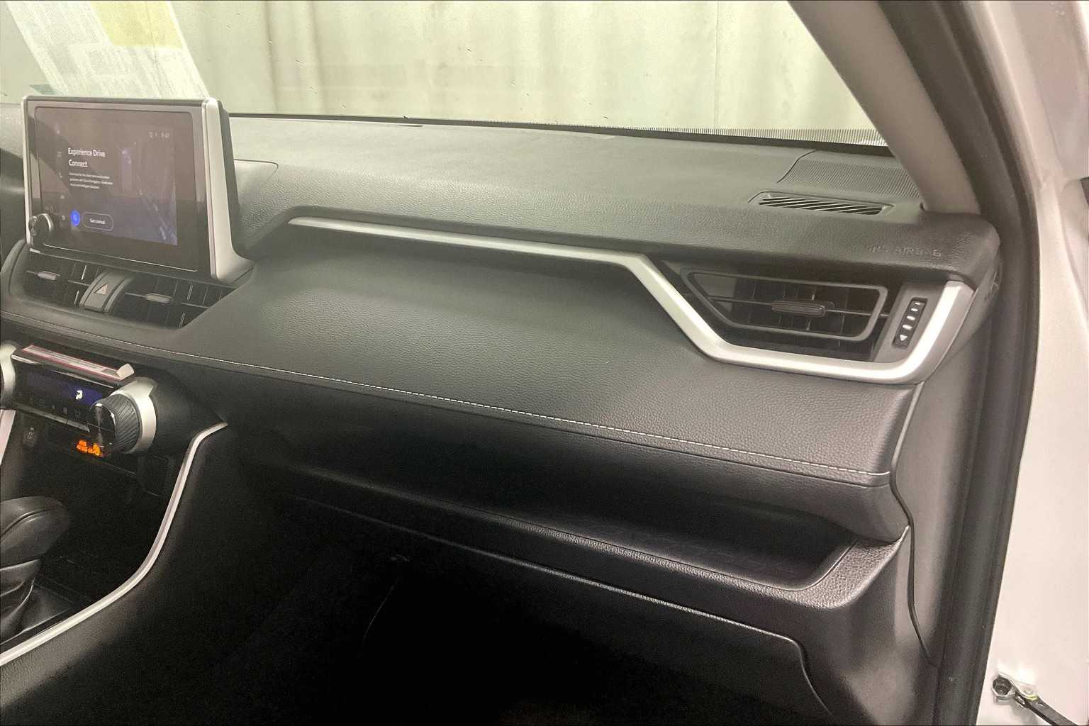 2024 Toyota RAV4 Hybrid LE - Photo 13