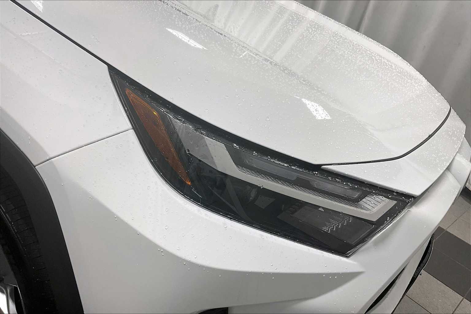 2024 Toyota RAV4 Hybrid LE - Photo 32