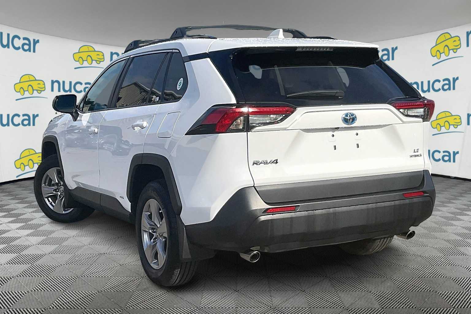 2024 Toyota RAV4 Hybrid LE - Photo 4