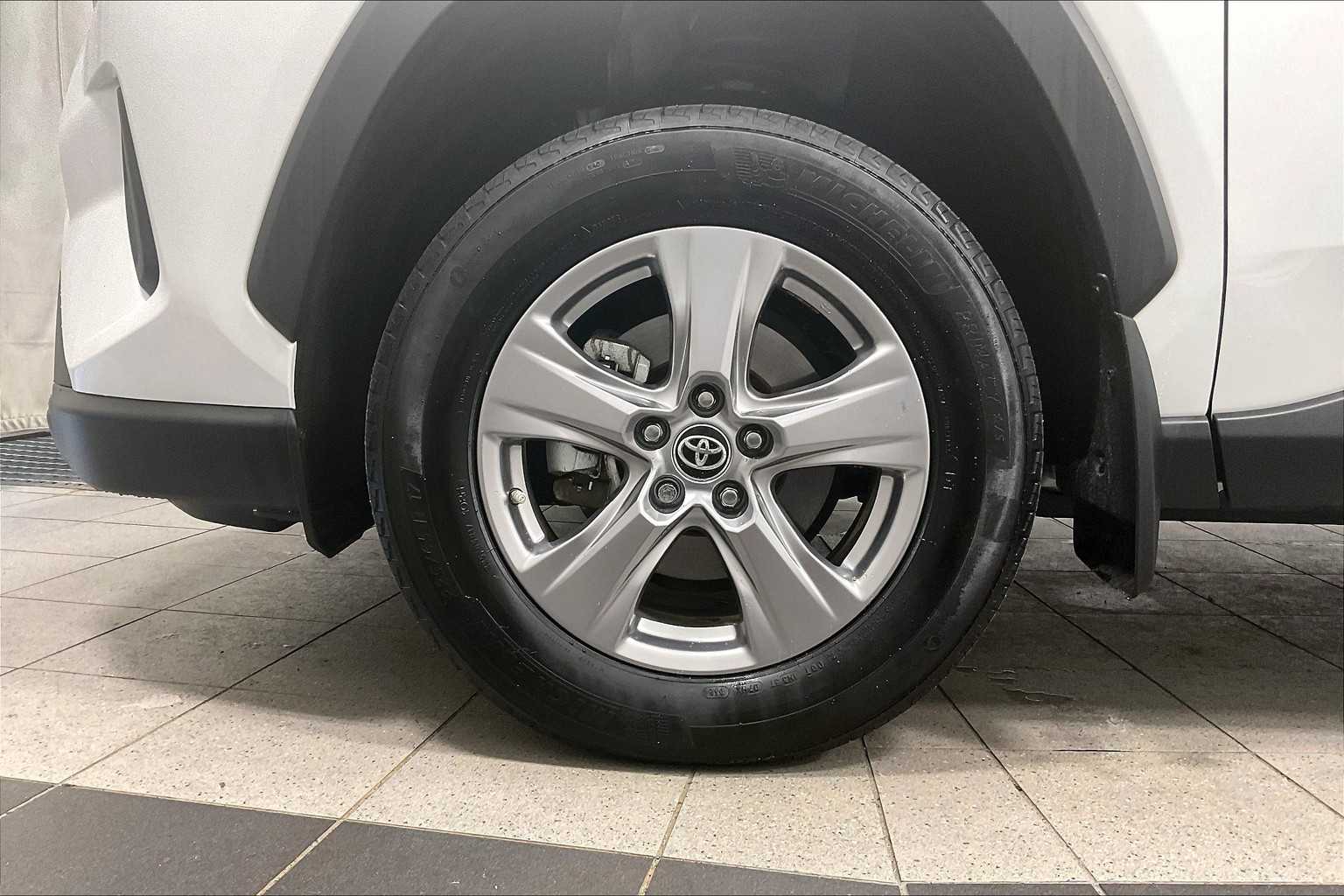 2024 Toyota RAV4 Hybrid LE - Photo 7