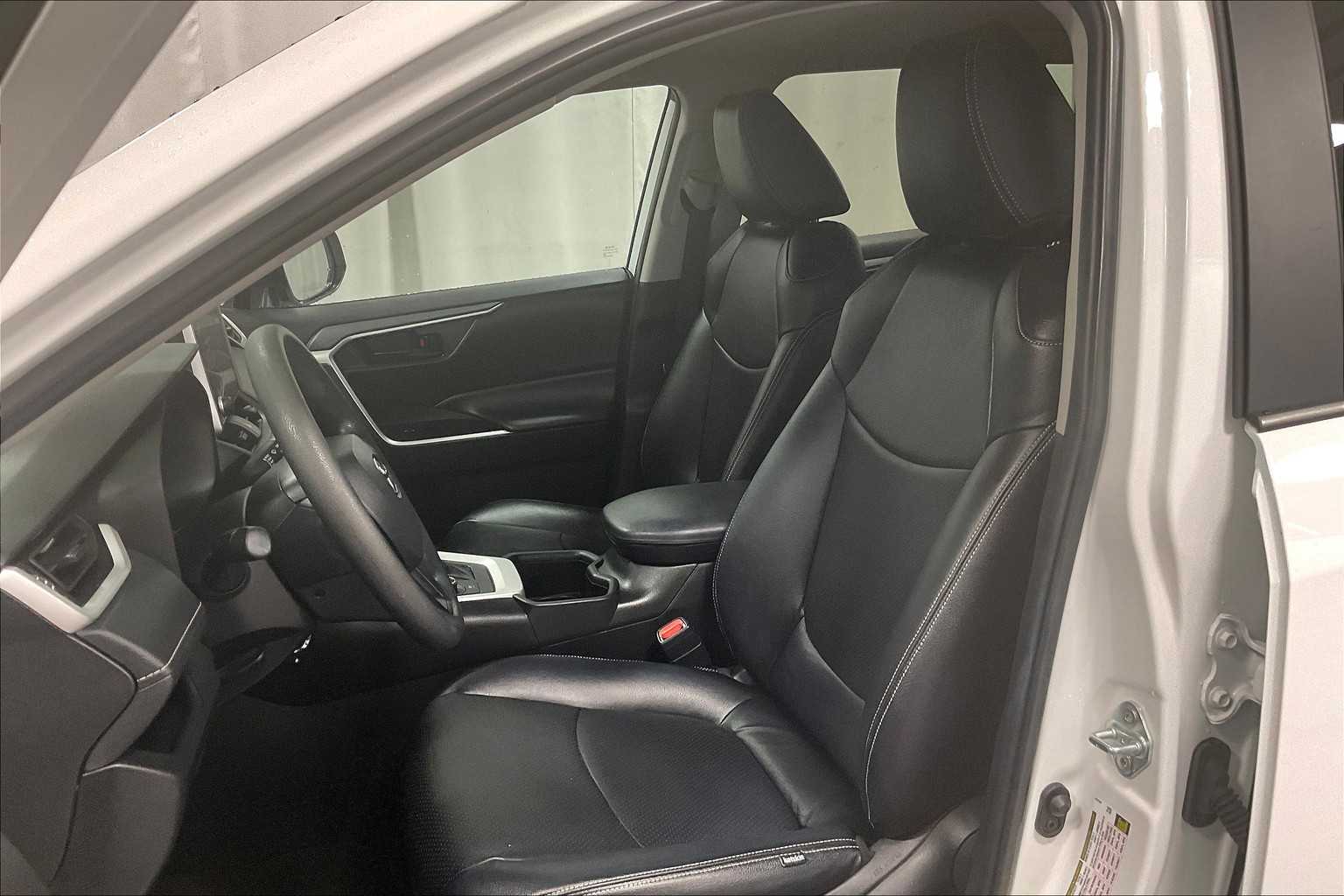2024 Toyota RAV4 Hybrid LE - Photo 10