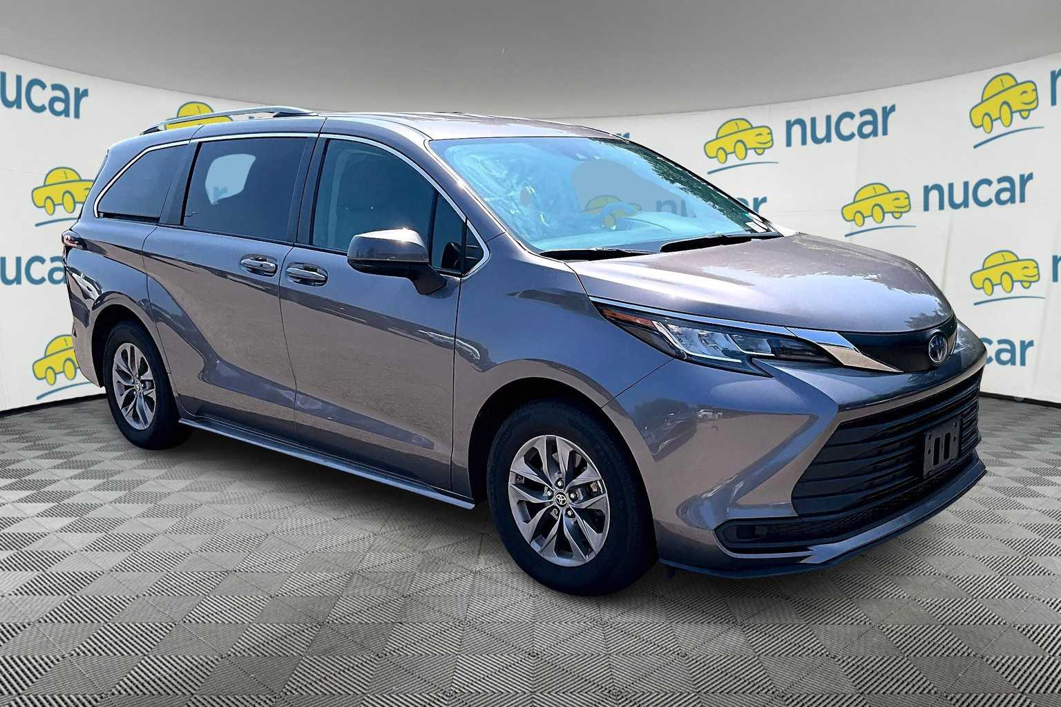 2022 Toyota Sienna LE
