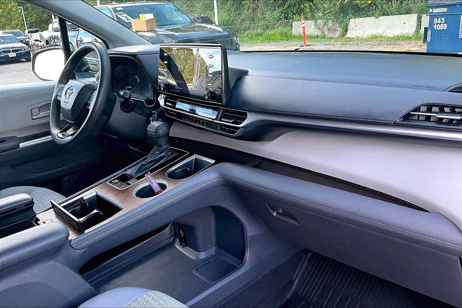 2022 Toyota Sienna LE - Photo 14