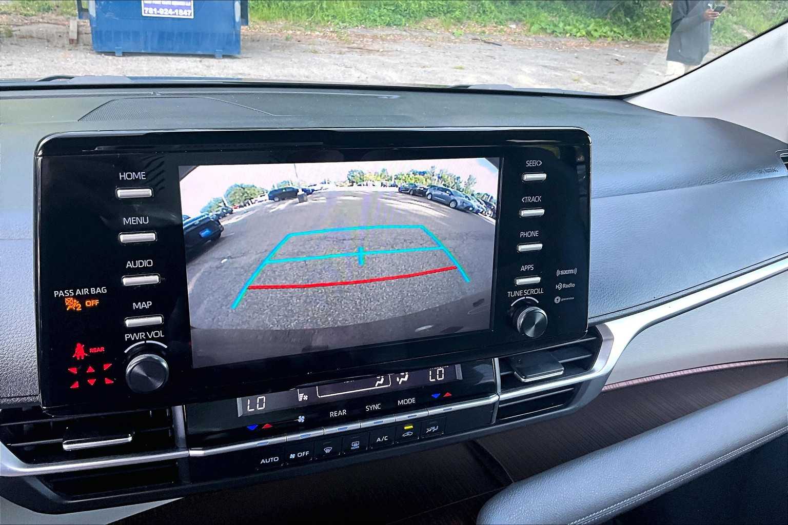 2022 Toyota Sienna LE - Photo 19