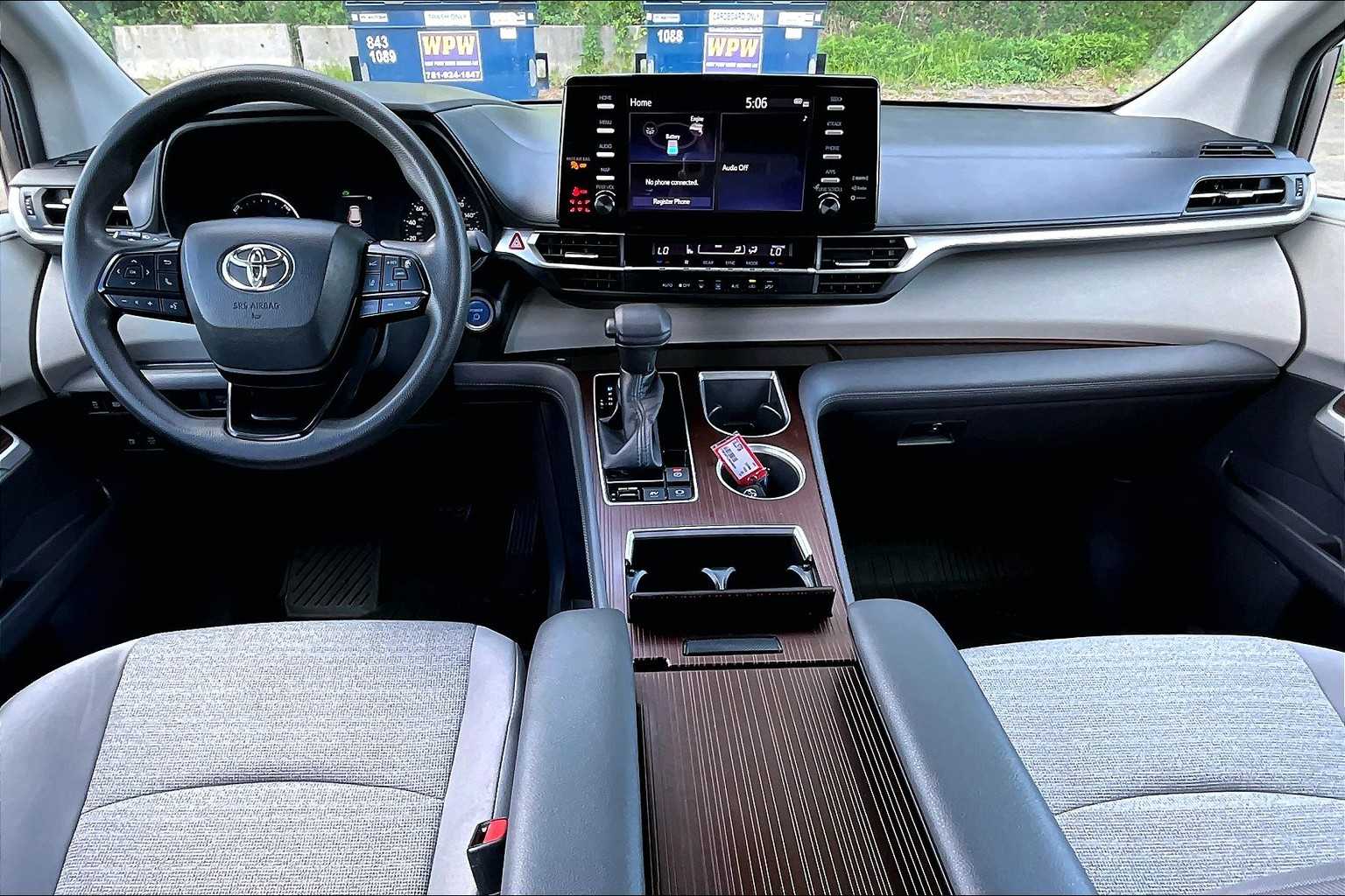 2022 Toyota Sienna LE - Photo 21