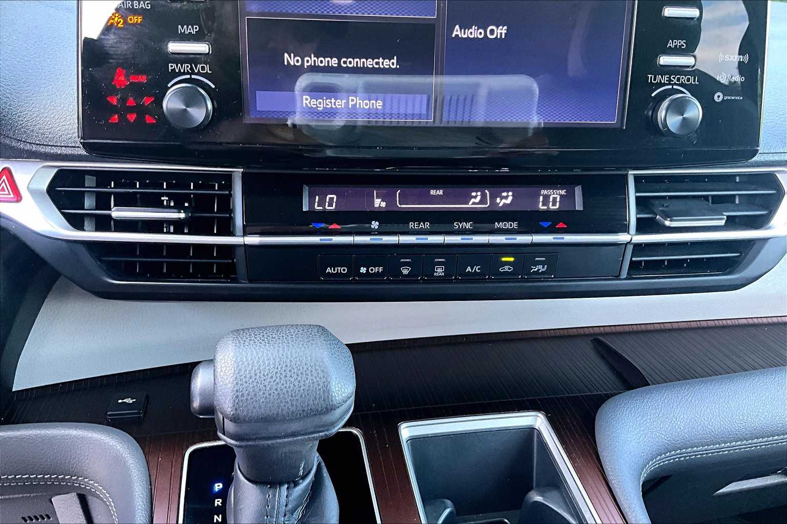 2022 Toyota Sienna LE - Photo 25
