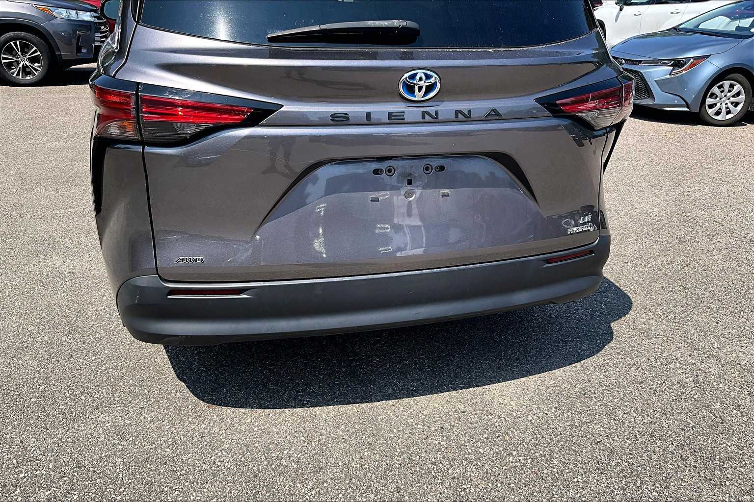 2022 Toyota Sienna LE - Photo 7