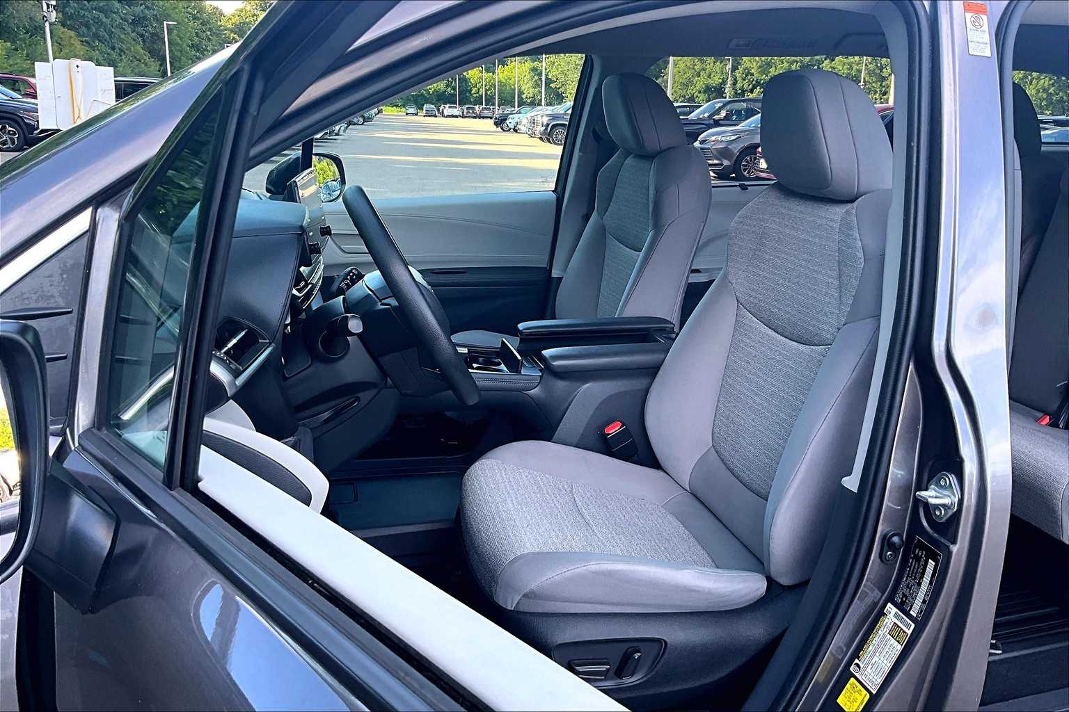 2022 Toyota Sienna LE - Photo 10