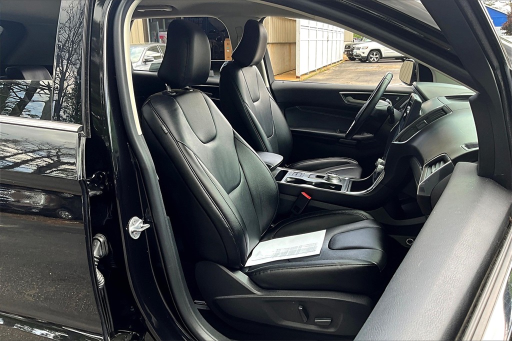 2022 Ford Edge Titanium - Photo 11