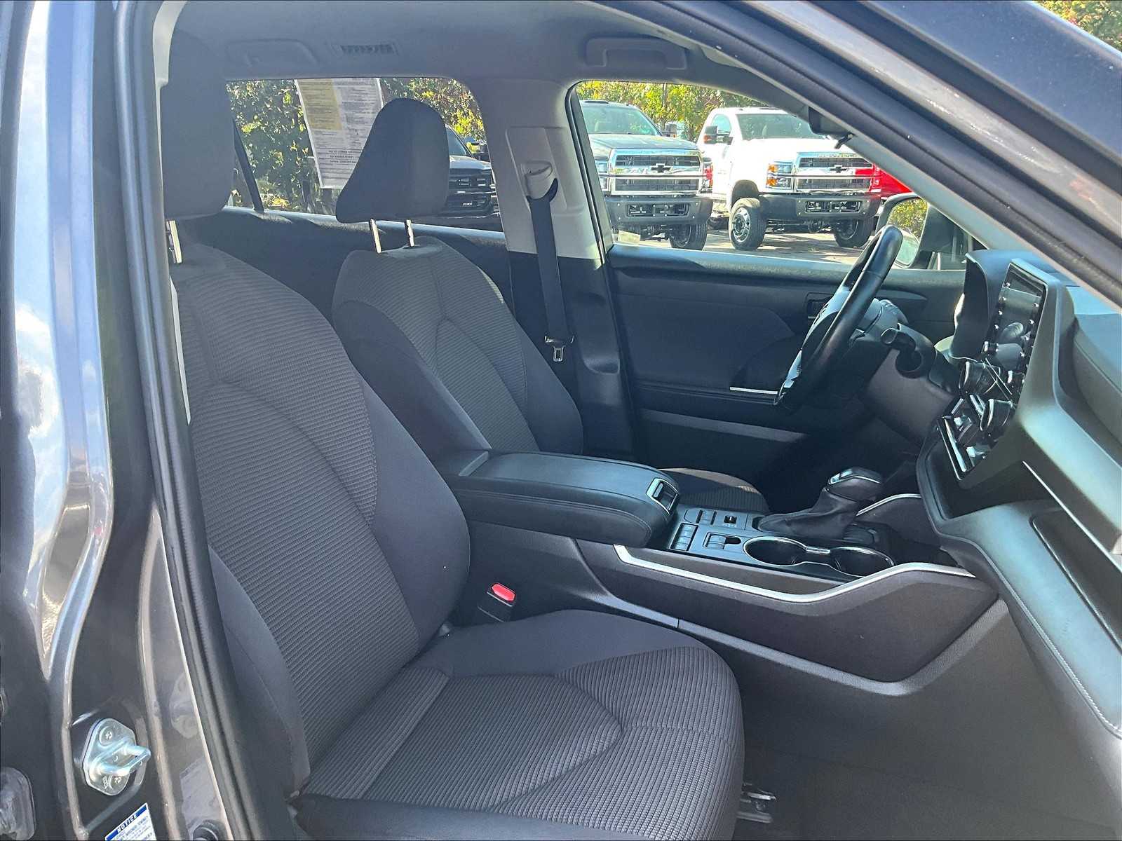 2021 Toyota Highlander LE - Photo 11