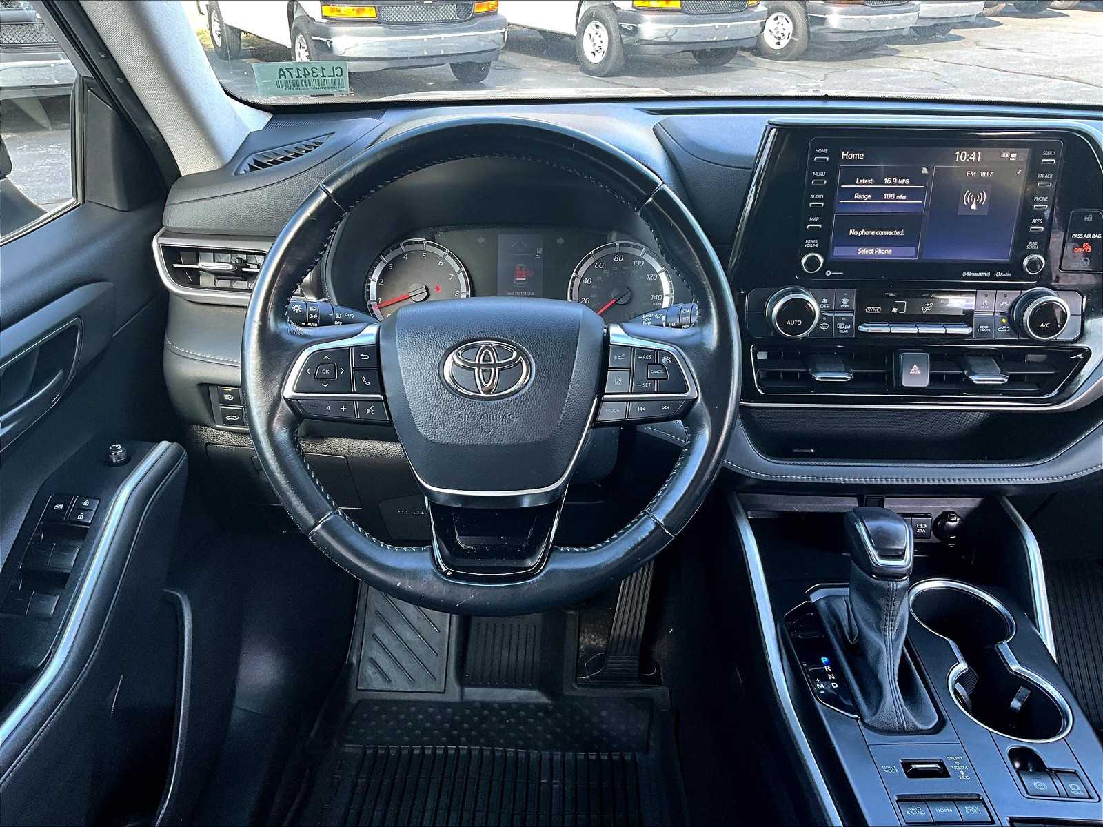 2021 Toyota Highlander LE - Photo 16