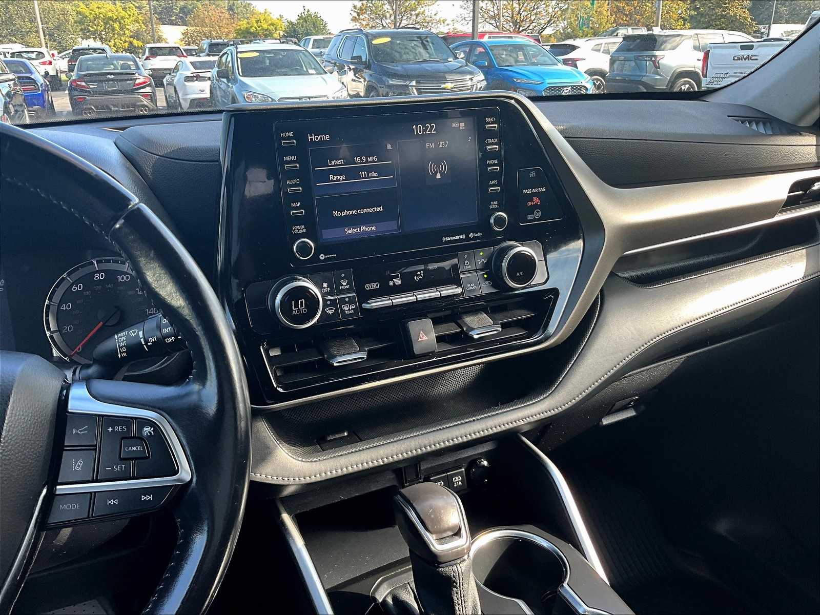 2021 Toyota Highlander LE - Photo 17