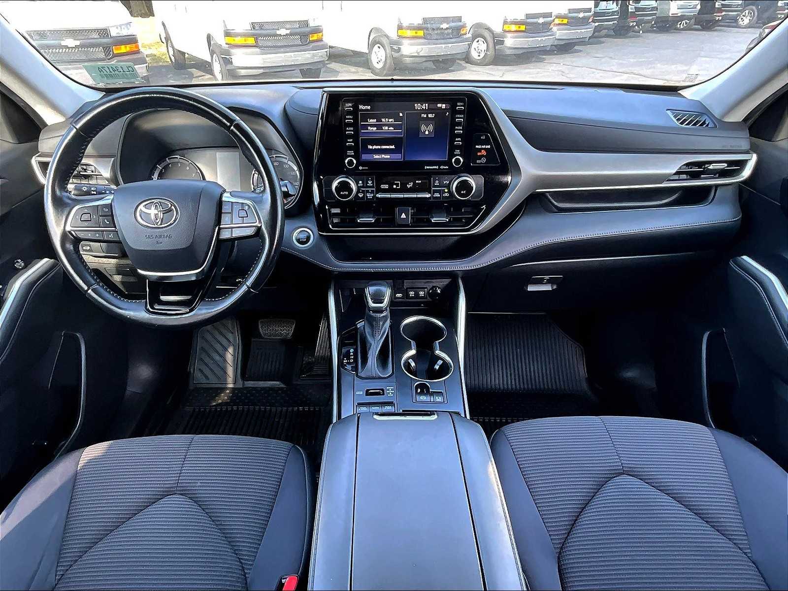 2021 Toyota Highlander LE - Photo 20