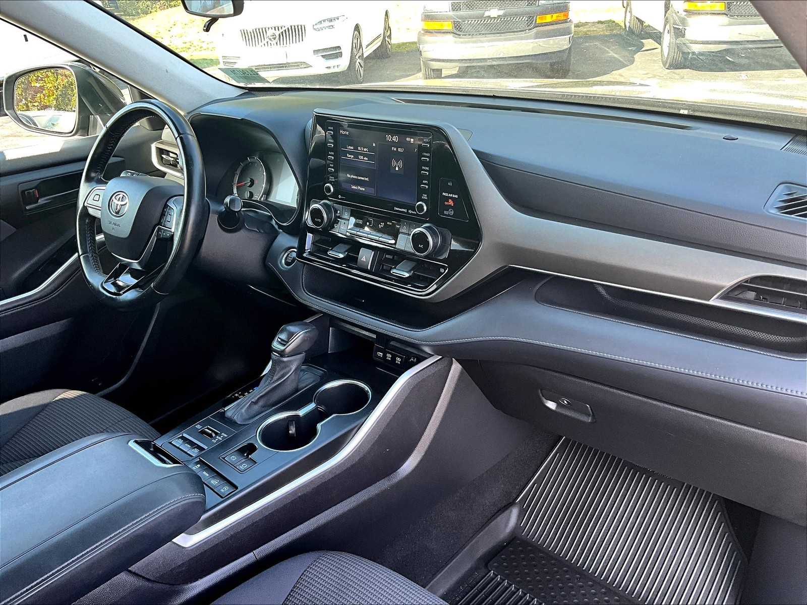 2021 Toyota Highlander LE - Photo 21
