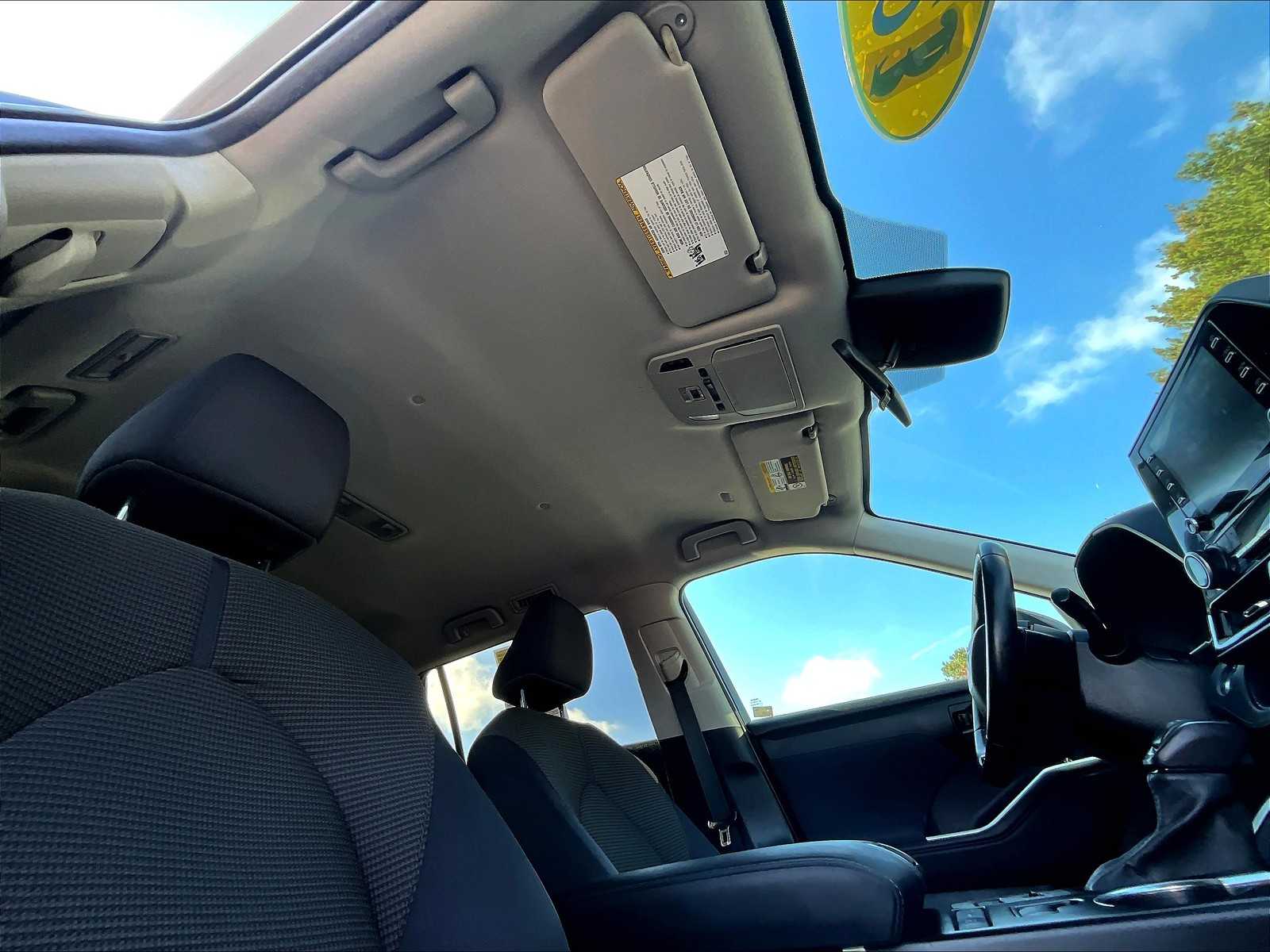 2021 Toyota Highlander LE - Photo 22