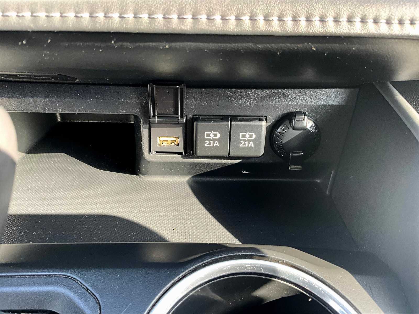 2021 Toyota Highlander LE - Photo 27