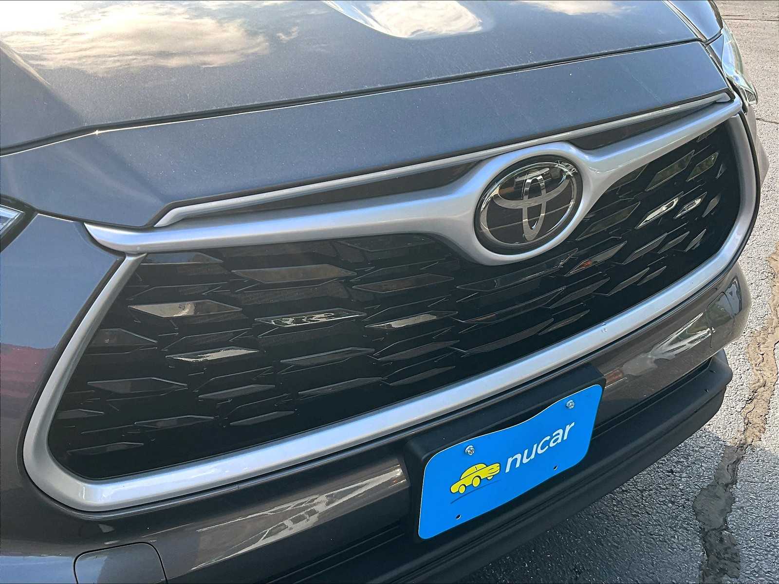 2021 Toyota Highlander LE - Photo 30