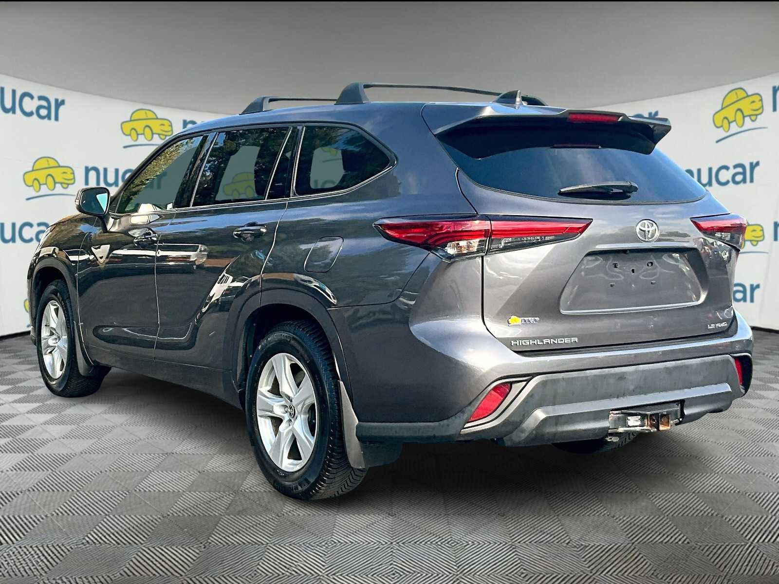 2021 Toyota Highlander LE - Photo 4