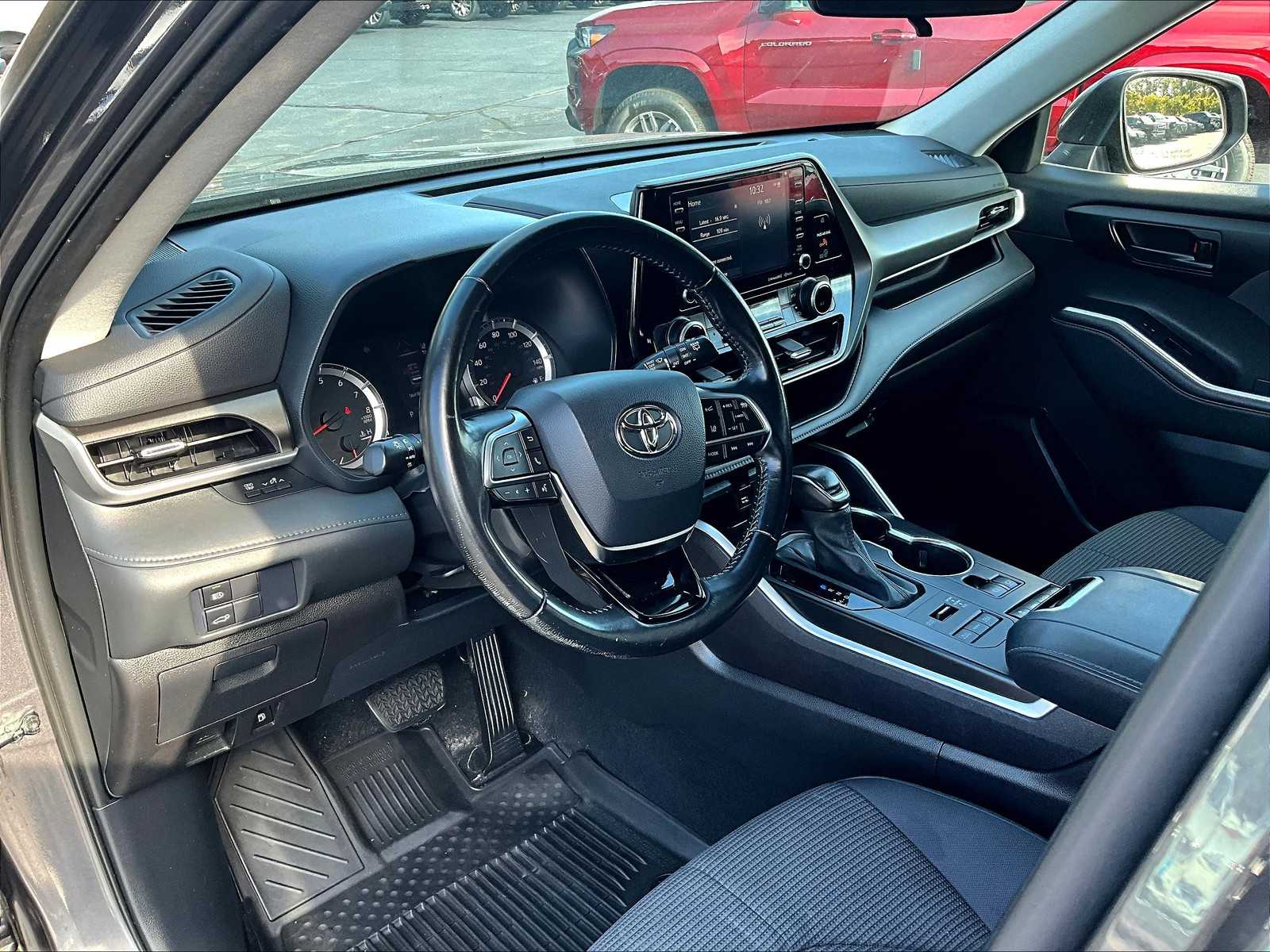 2021 Toyota Highlander LE - Photo 8