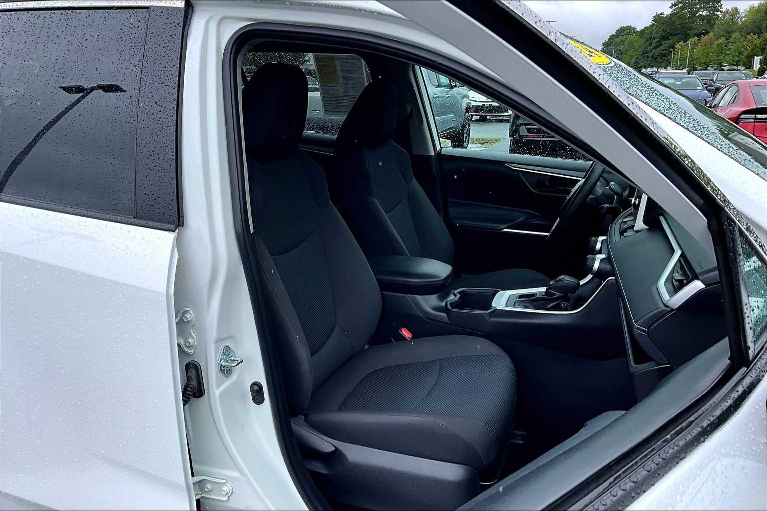 2024 Toyota RAV4 LE - Photo 11