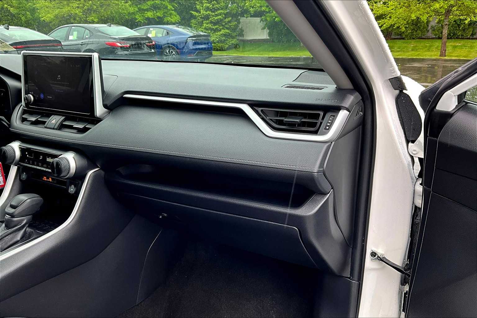 2024 Toyota RAV4 LE - Photo 13
