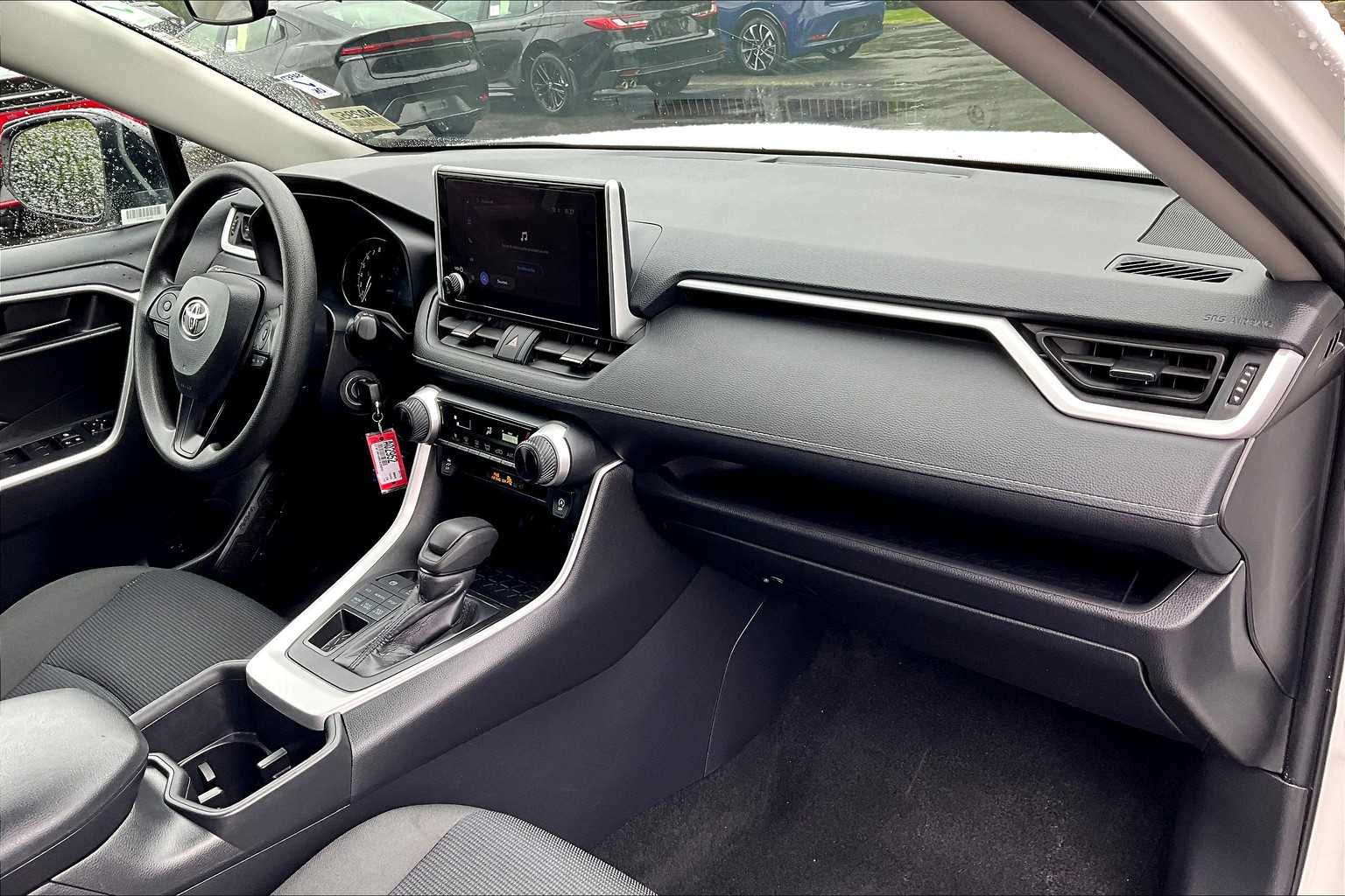 2024 Toyota RAV4 LE - Photo 14