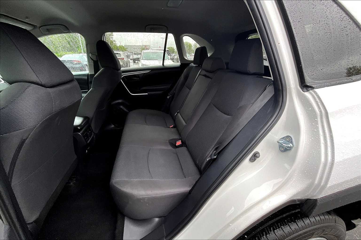 2024 Toyota RAV4 LE - Photo 15