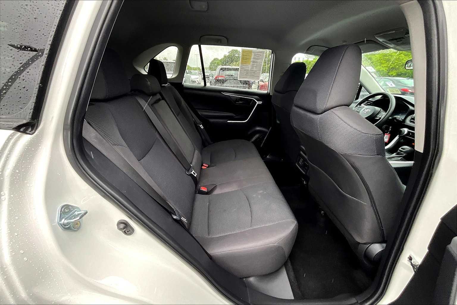 2024 Toyota RAV4 LE - Photo 16