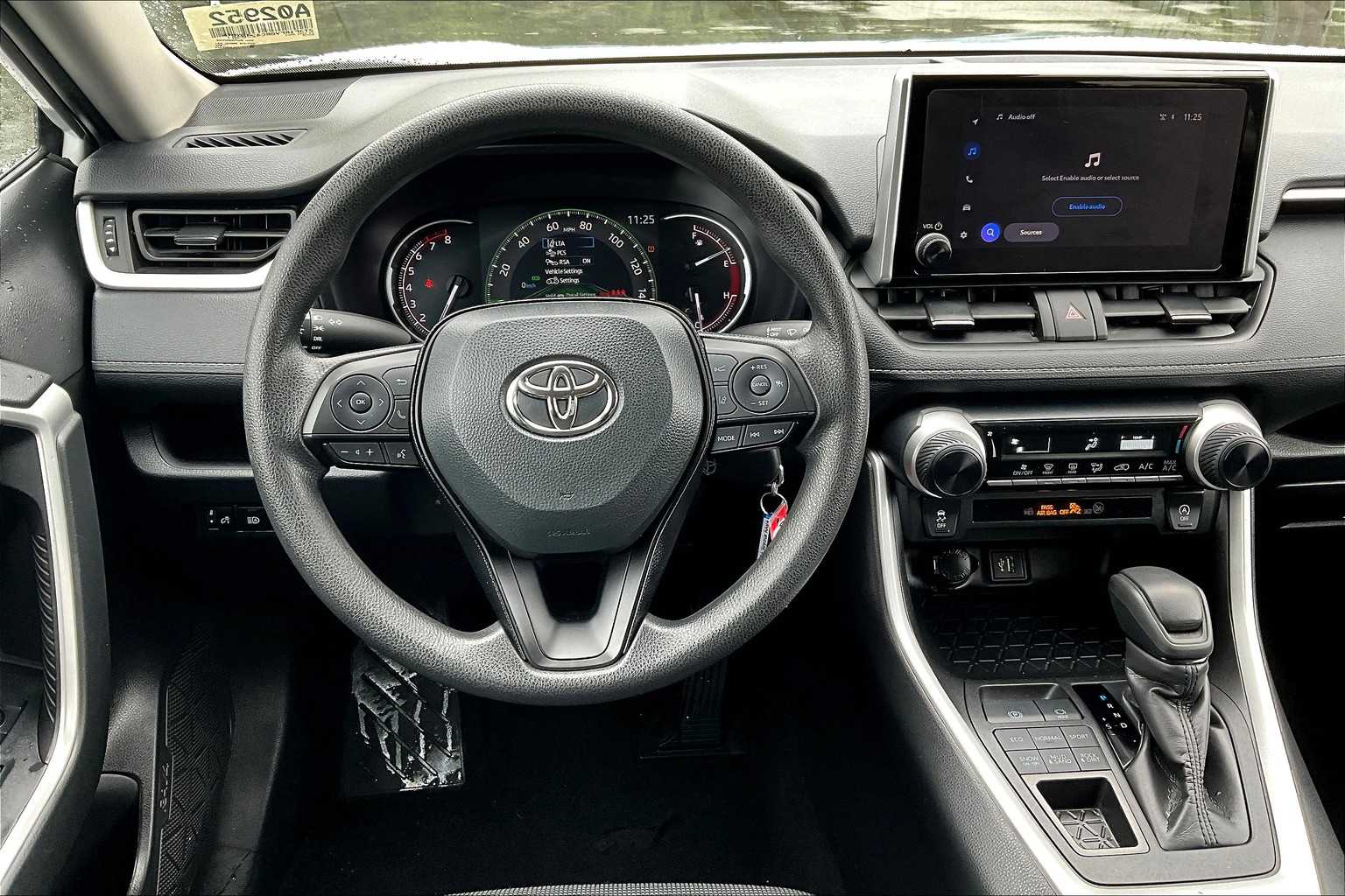 2024 Toyota RAV4 LE - Photo 17