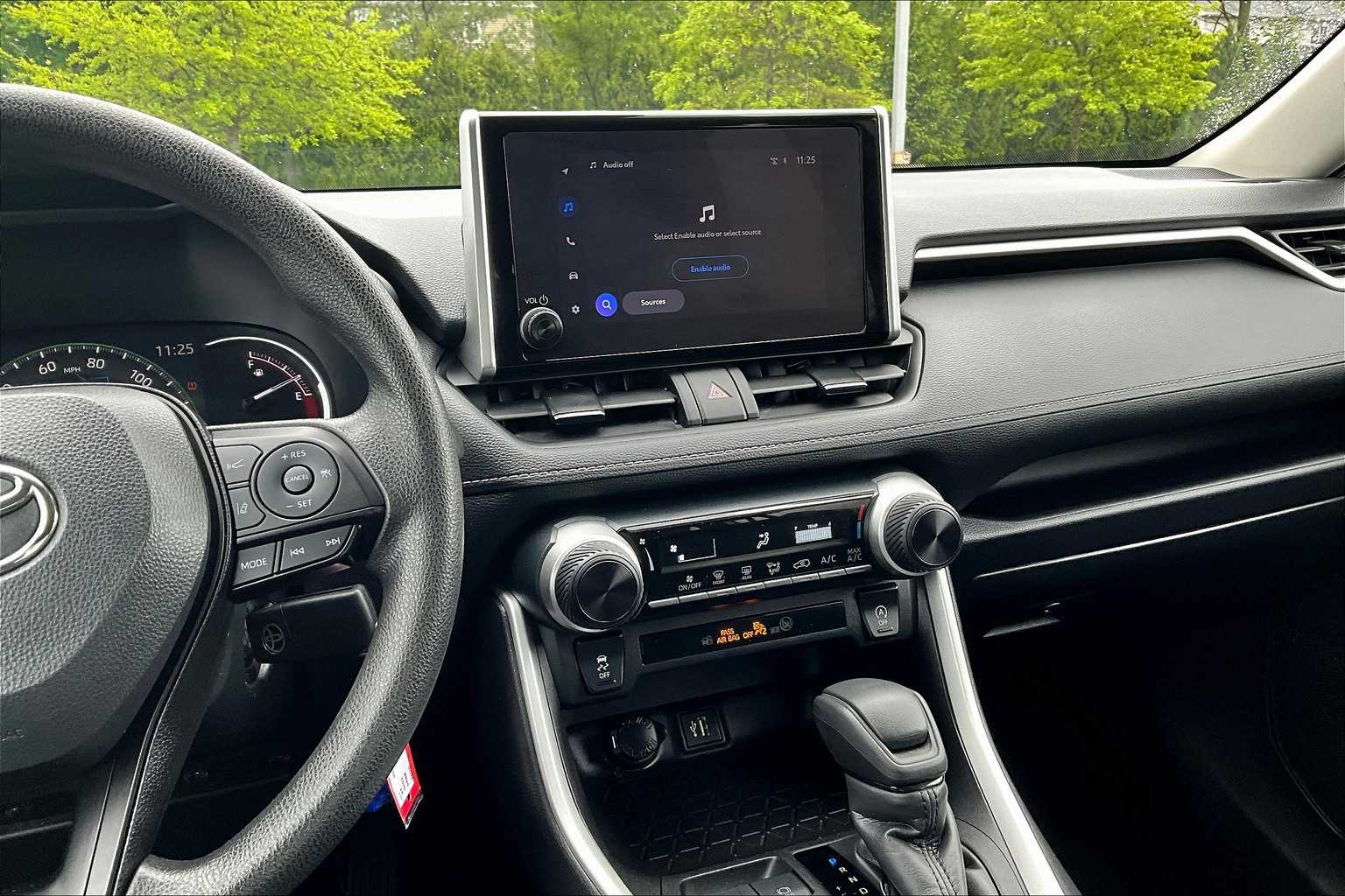 2024 Toyota RAV4 LE - Photo 18