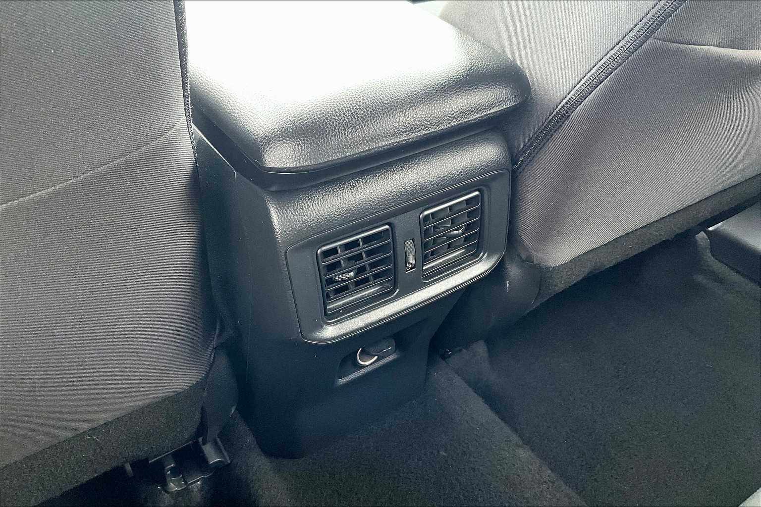 2024 Toyota RAV4 LE - Photo 28