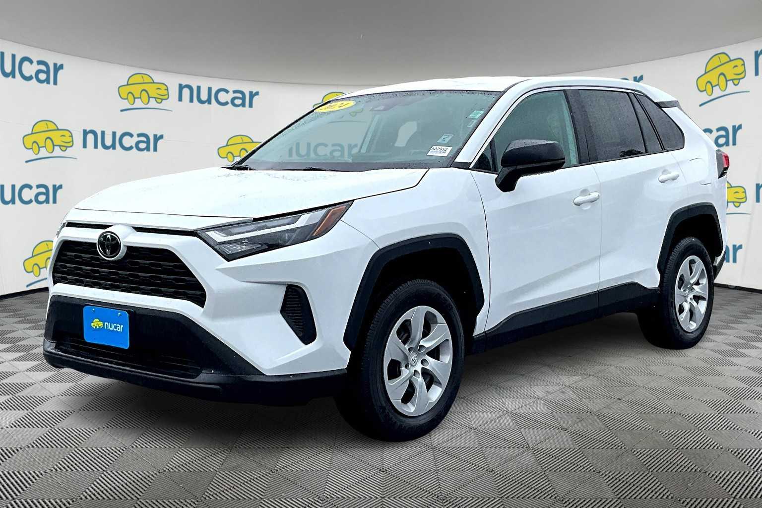 2024 Toyota RAV4 LE - Photo 3