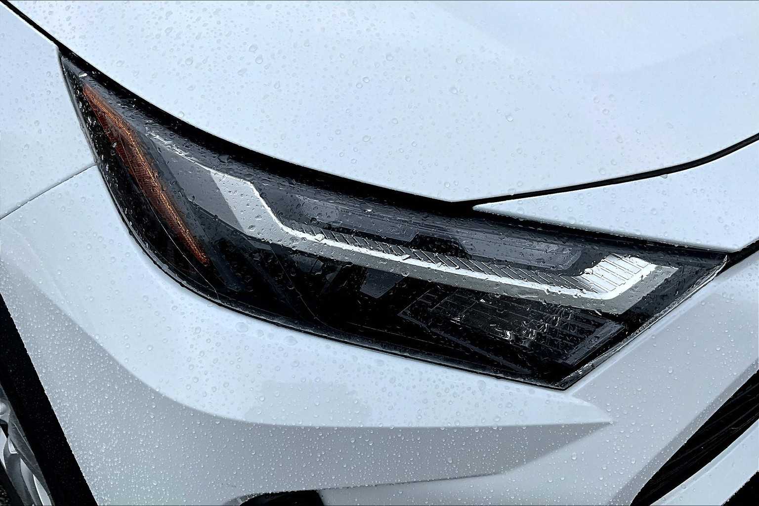 2024 Toyota RAV4 LE - Photo 33