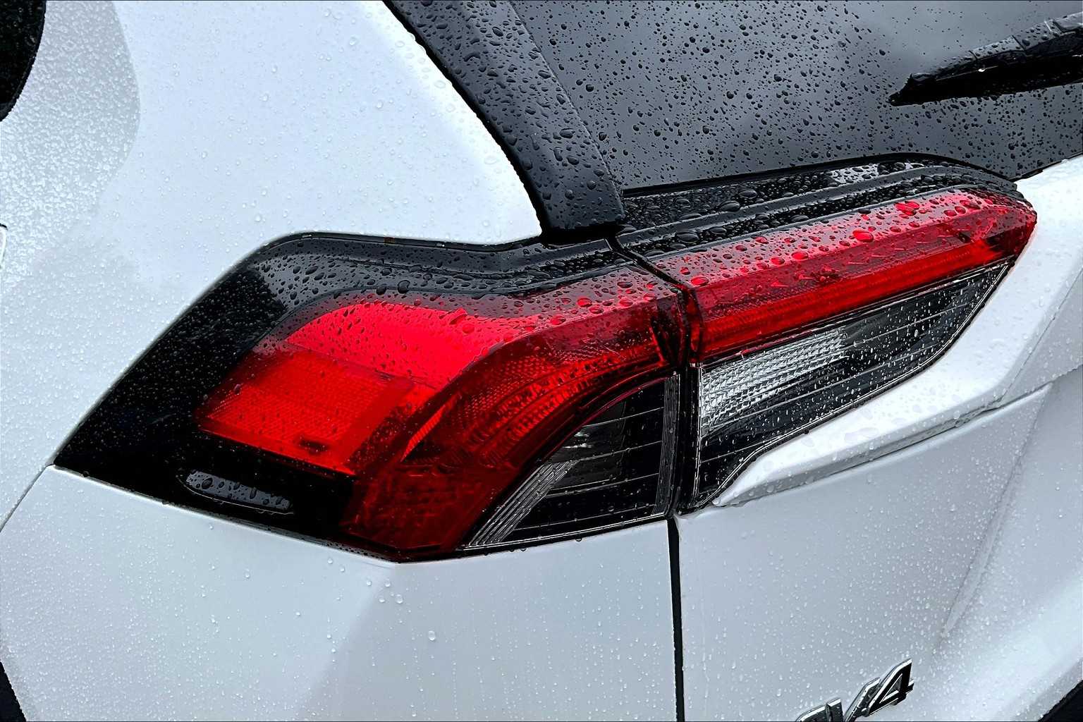 2024 Toyota RAV4 LE - Photo 34