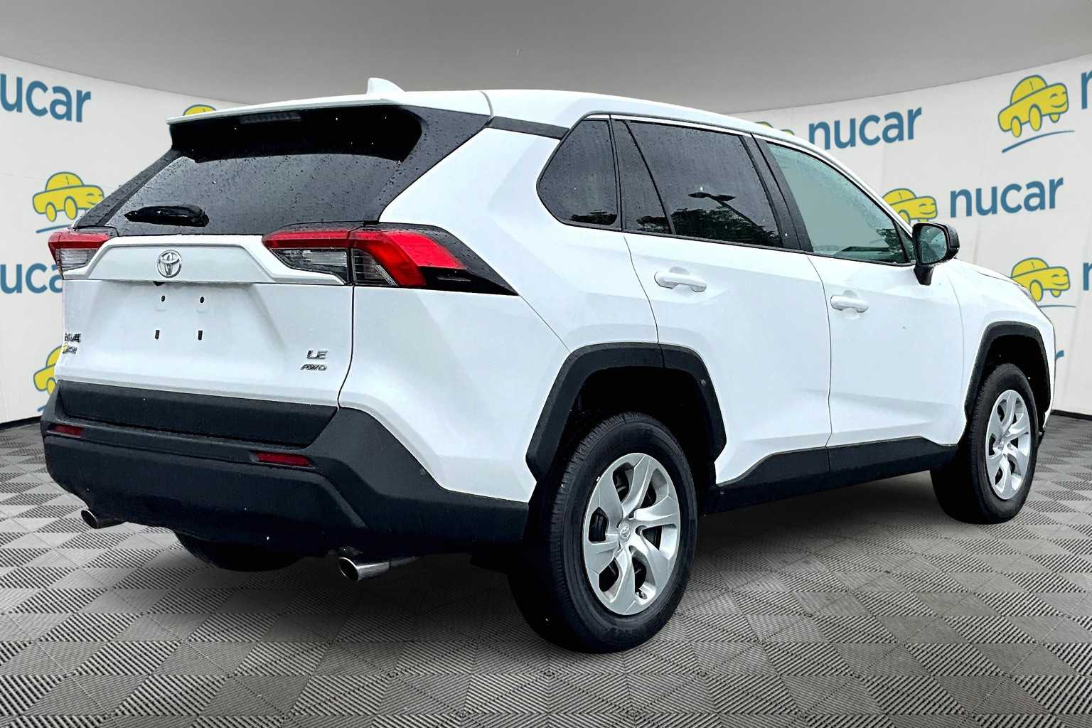 2024 Toyota RAV4 LE - Photo 6