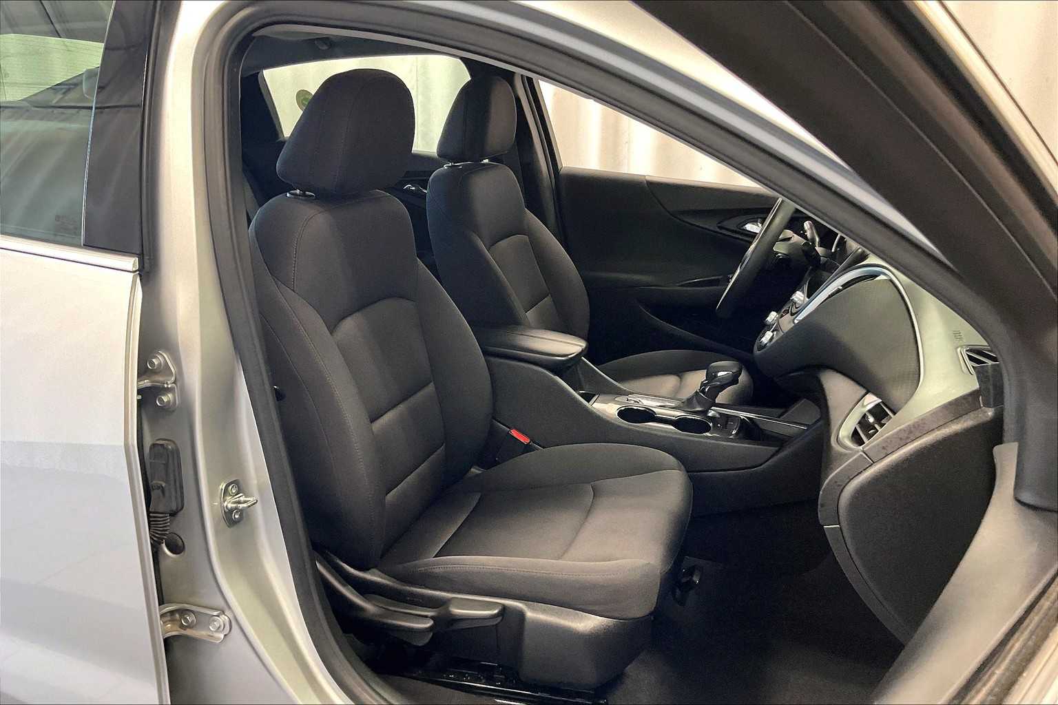 2022 Chevrolet Malibu LT - Photo 11